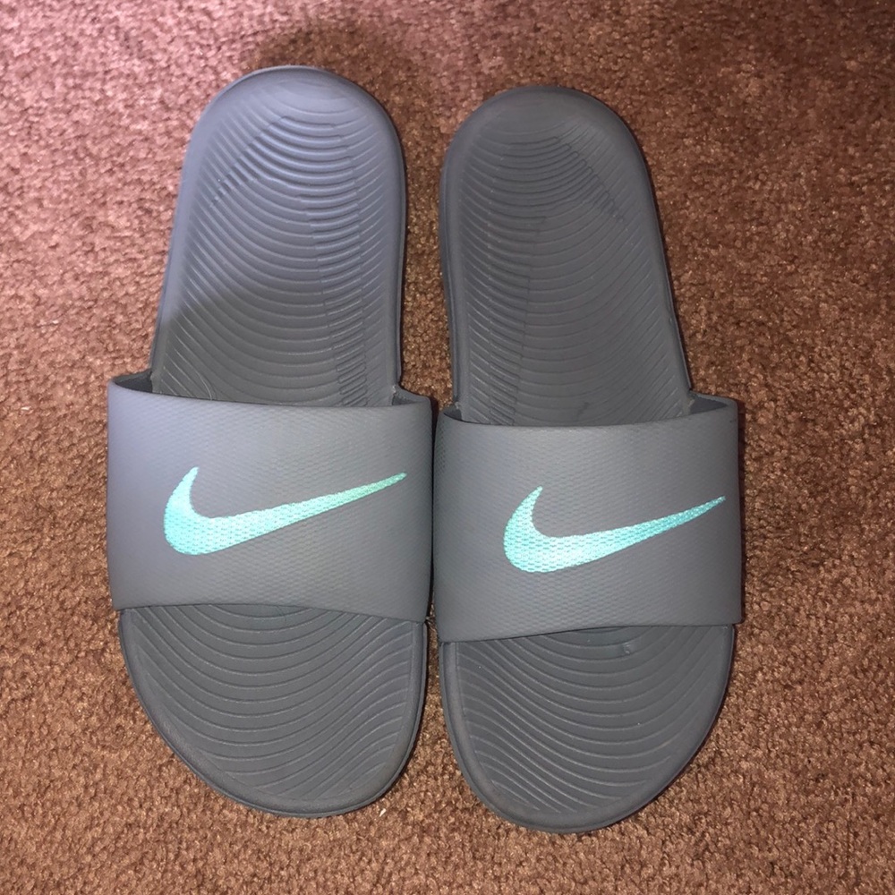 🏃🏻‍♀️Women’s Nike Grey/Teal Slides 🏃🏻‍♀️